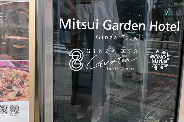 これ、出入り口の看板です